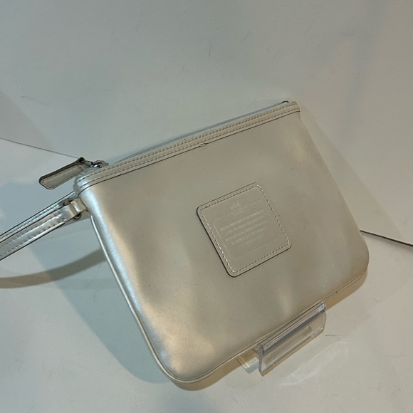 Vintage Coach pearl Wristlet Clutch - Picture 4 of 7